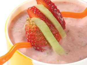 Batido de fresas y banano con NESTUM® CERELAC®