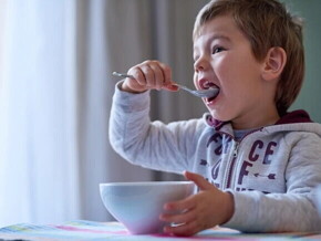 bebé en las comidas familiares