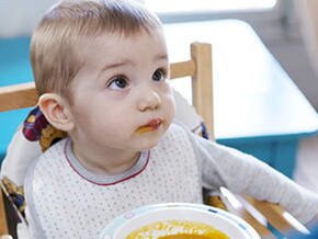 Tu guía para comenzar a dar alimentos sólidos